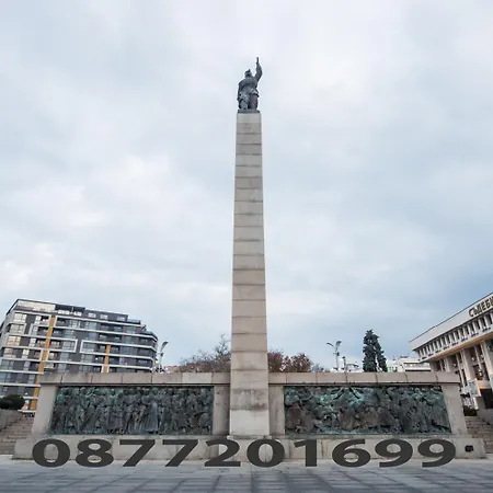 Апартамент Бургас 公寓 *